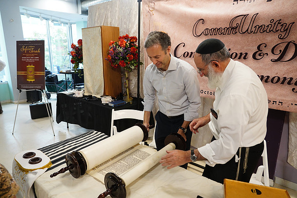 TorahDedicationEastLakeviewChabad-B033
