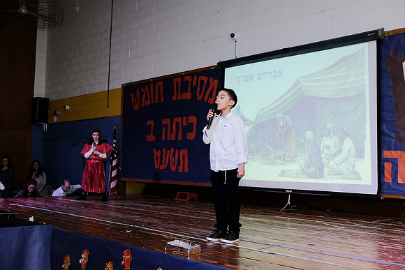 HillelTorahChumashPresentation-B033