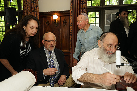 UofCTorah-A012