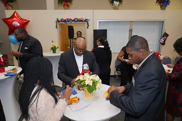 CBAHolidayMixNMingle-B007