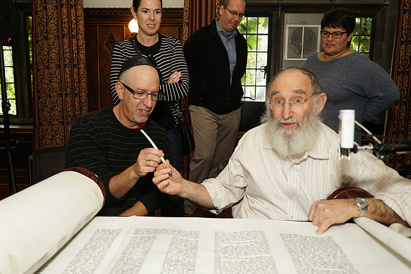 UofCTorah-A022