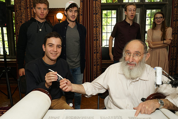 UofCTorah-A016