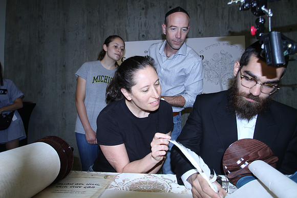 MadisonTorah-B38
