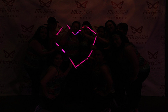 FlirtyGirlTour-B06