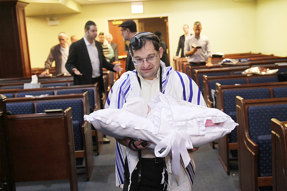 YitzchakBrit-B01