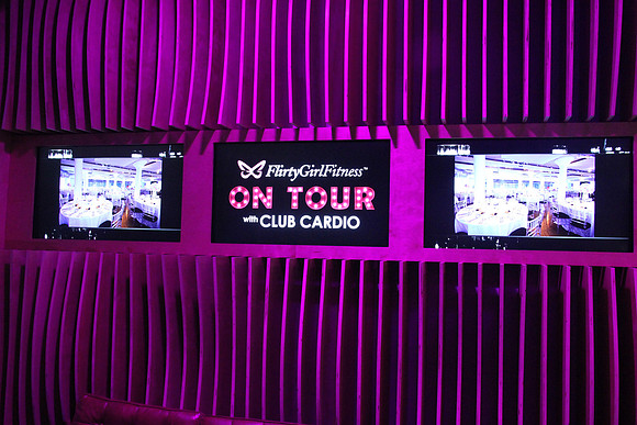 FlirtyGirlTour-A02