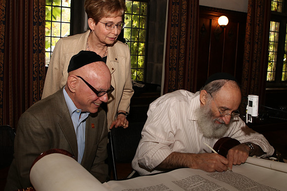 UofCTorah-A096