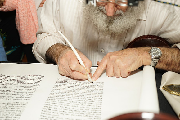 UofCTorah-A002