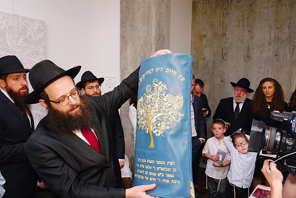 MadisonTorah-A19