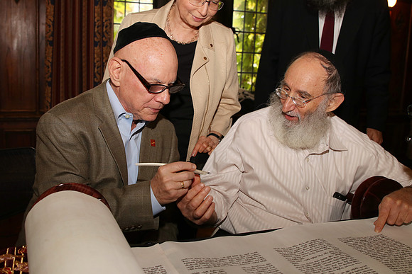 UofCTorah-A093