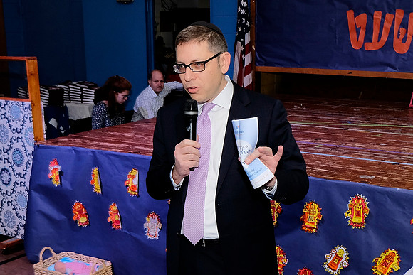HillelTorahChumashPresentation-B005