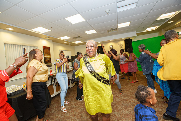 Hudson65thBDay-B084