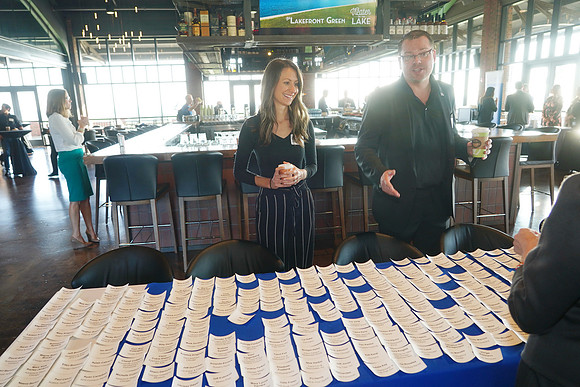 CChicagoShowcaseTheaterLake-A008