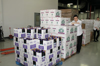 AgudahPesachFoodPantry-A09