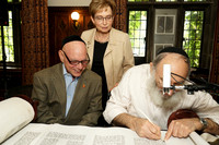UofCTorah-A008