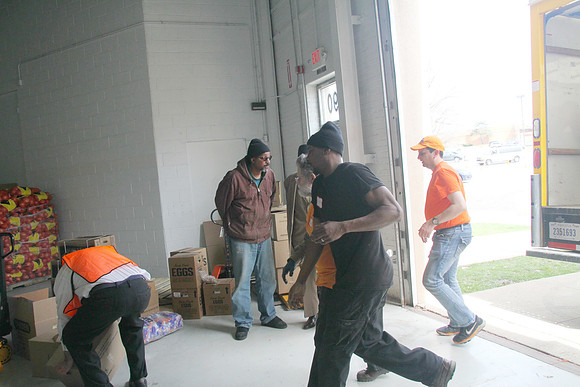AgudahPesachFoodPantry-A18