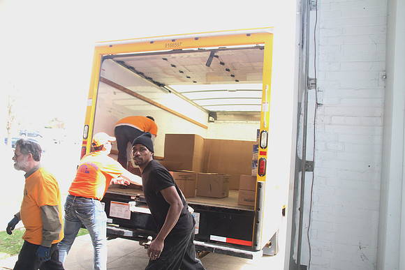 AgudahPesachFoodPantry-A17