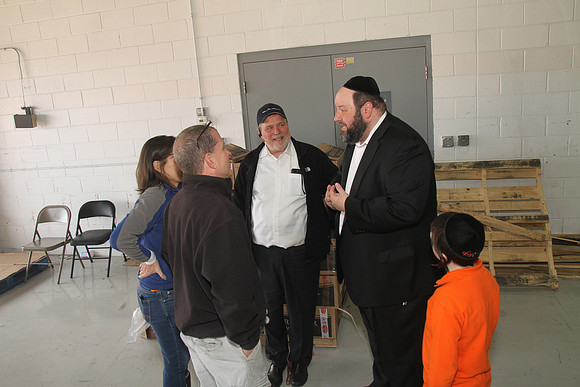 AgudahPesachFoodPantry-A15