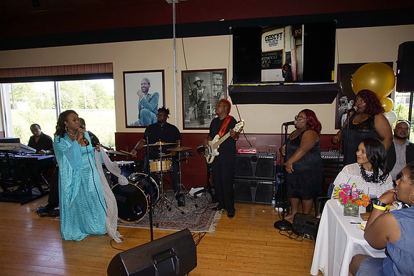 DonnaLeak50thBDay-B060