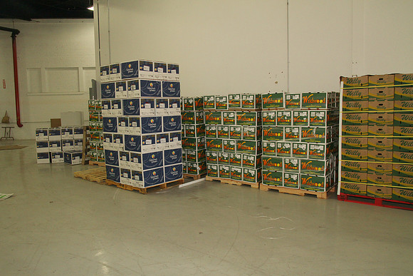 AgudahPesachFoodPantry-A14
