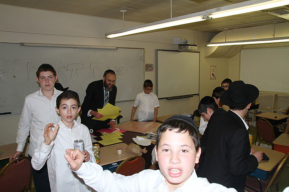 YeshivaTiferesTzviStudent-A010