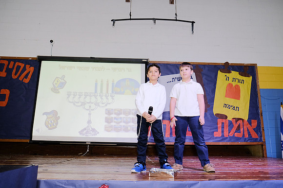 HillelTorahChumashPresentation-B049