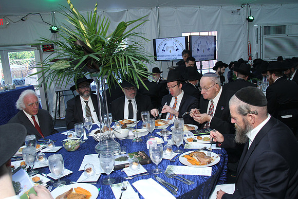 YMHCTorahBanquet-B036