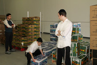 AgudahPesachFoodPantry-A06