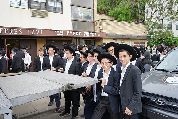YeshivaTiferesTzviStudent-A081